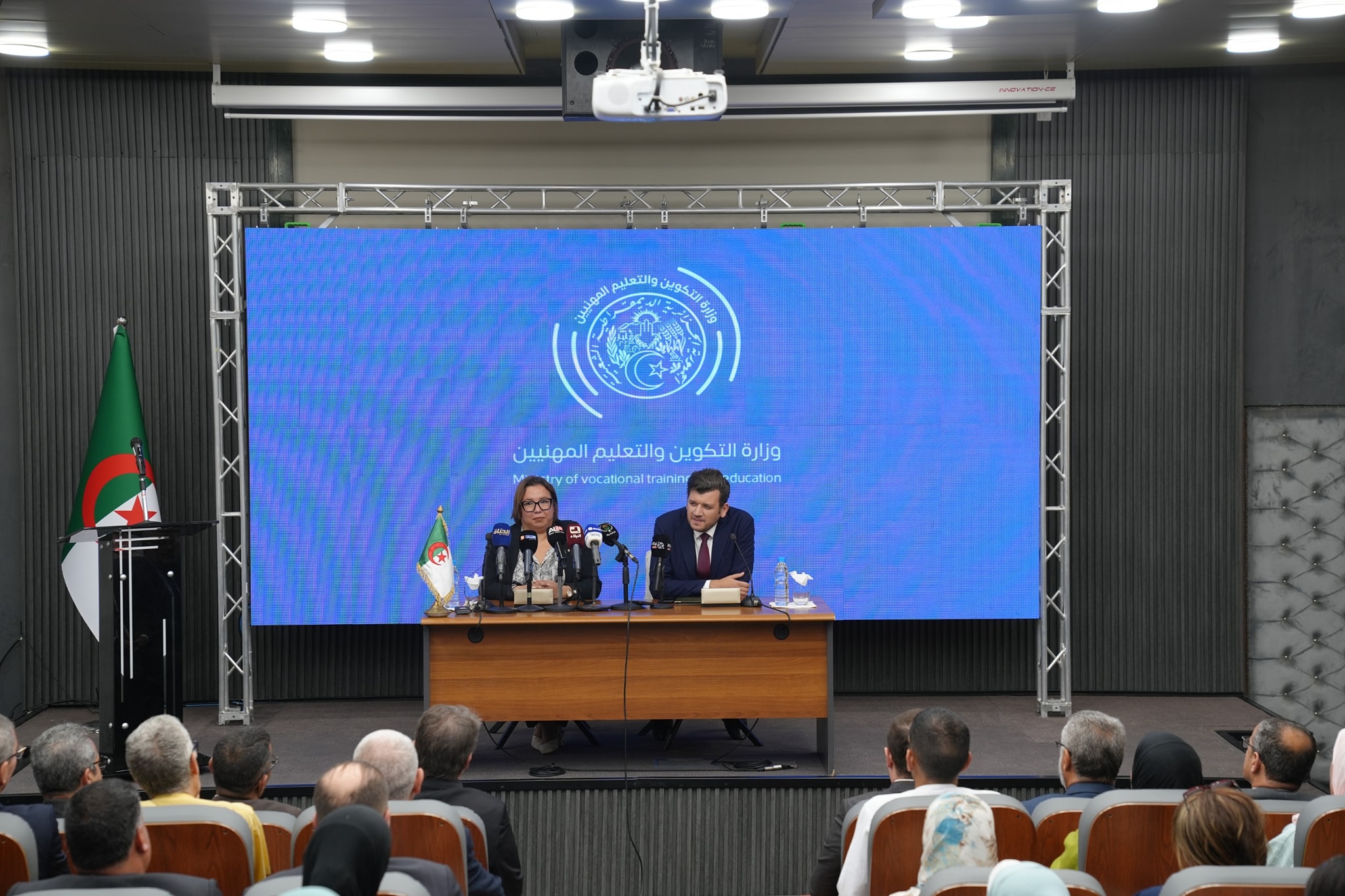 Read more about the article مراسم تسليم واستلام المهام بوزارة التكوين والتعليم المهنيين