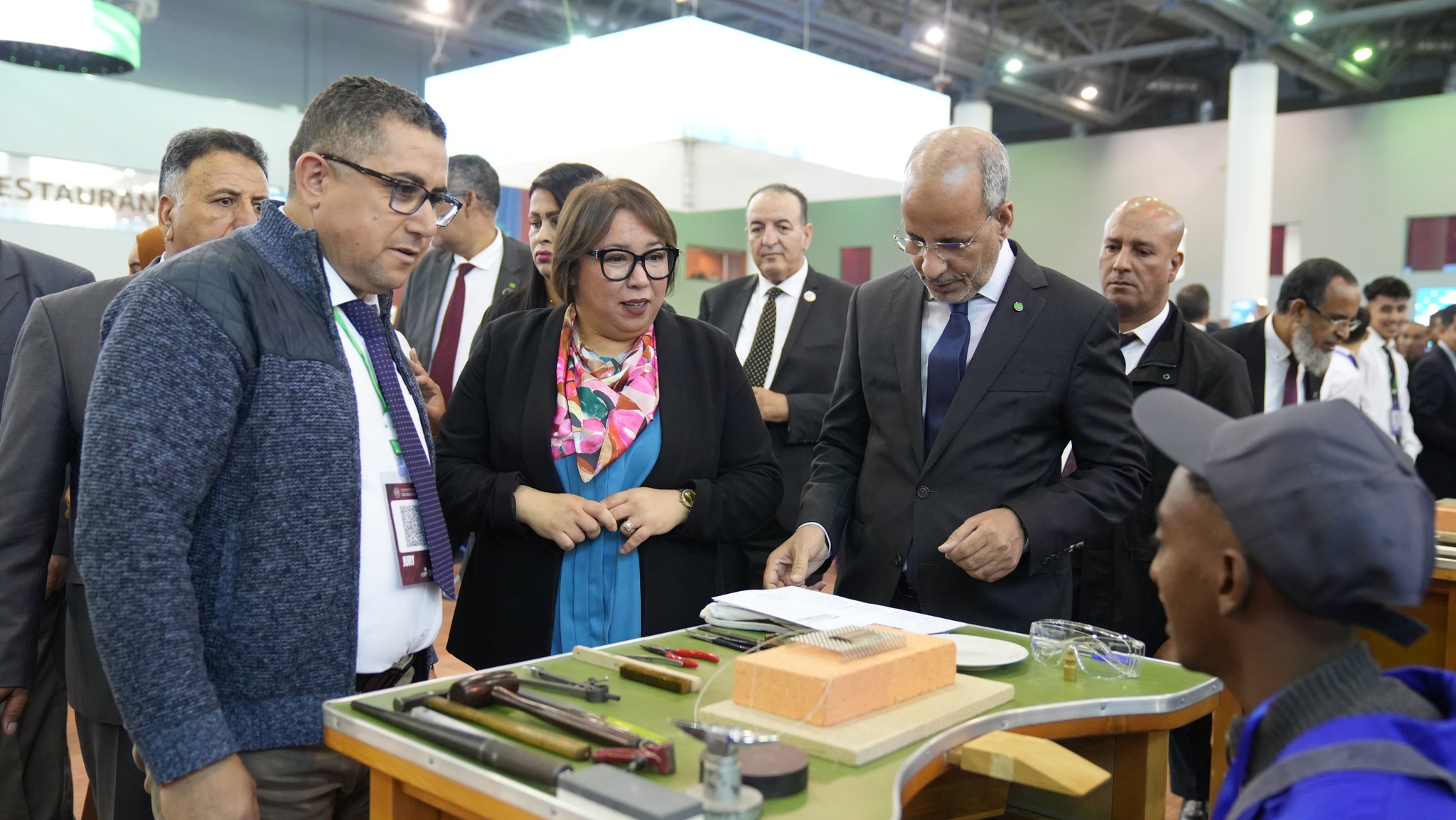 Read more about the article أولمبياد المهن: الوزيرة ارحاب تحضر اليوم الأول من المنافسات