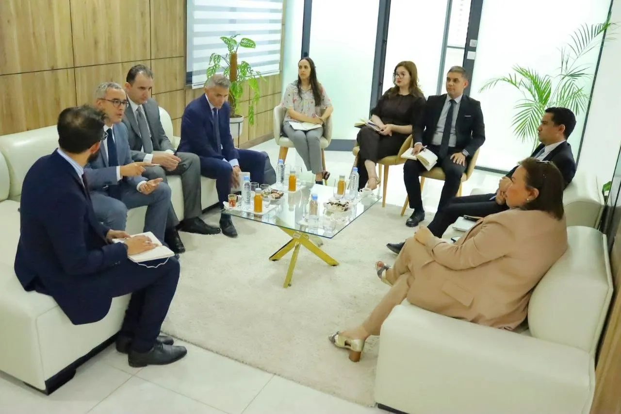 Read more about the article وزيرة التكوين المهني تبحث مع الرئيس المدير العام لشركة “فيات الجزائر” تطوير برامج تكوينية متخصصة في صناعة السيارات